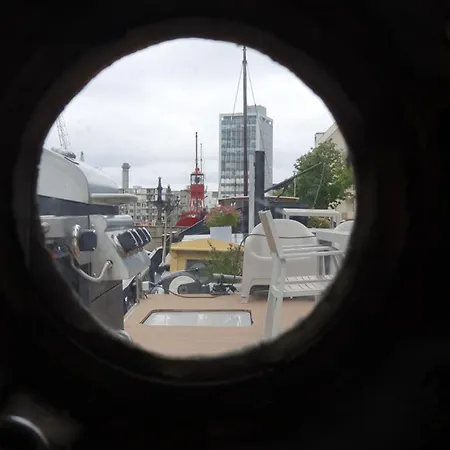 De Coaster & Aquarium Ponton Rotterdam