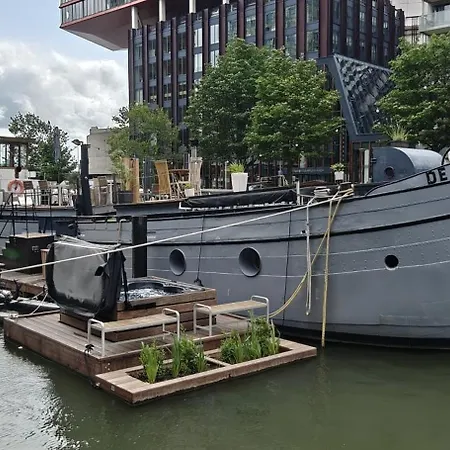 Botel De Coaster & Aquarium Ponton