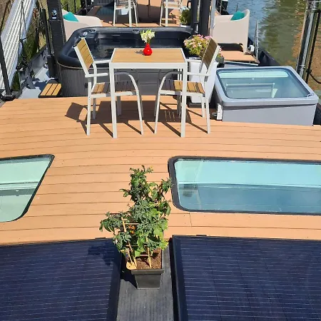 Botel De Coaster