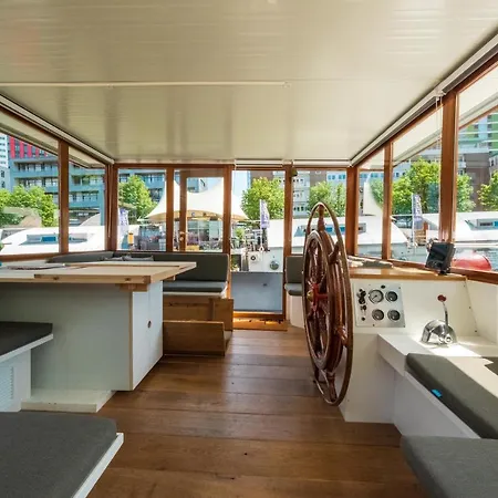 De Coaster & Aquarium Ponton Tekne Rotterdam